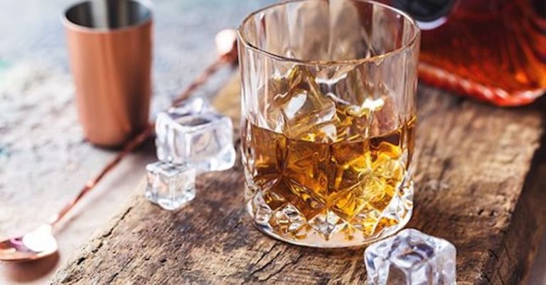 Un bicchiere di whisky||
