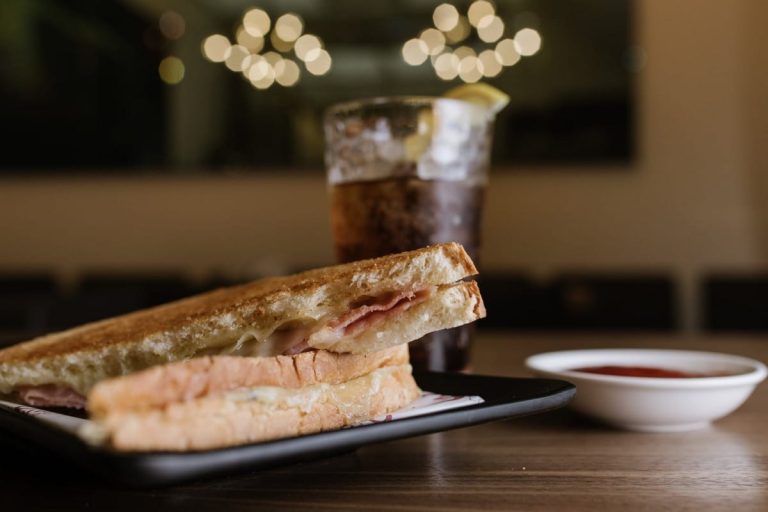 toast|torte 300mila lounge|sushi|torte
