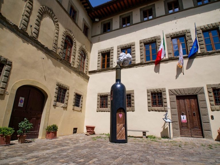 |A(rt) message in a (Chianti Classico) bottle..||A(rt) message in a (Chianti Classico) bottle..||