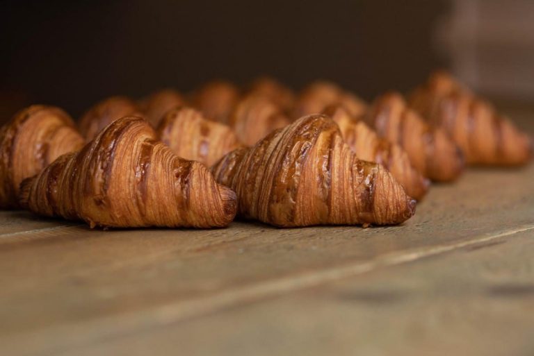 croissant Pavé|Cornetti sfogliati da infornare|croissant albicocca