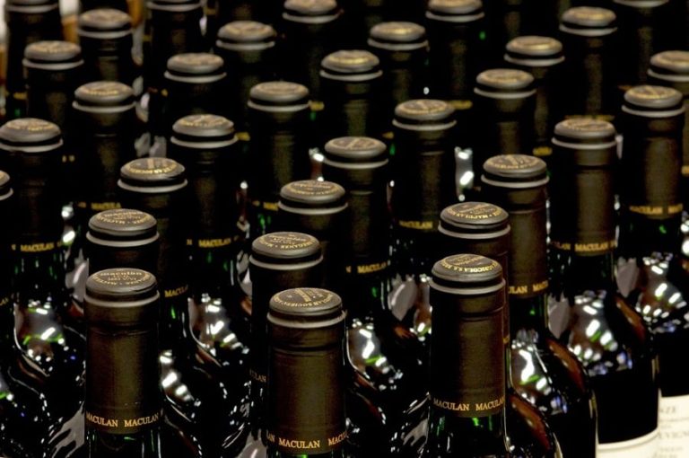 |cocktail rosa in coppa martini|Consumi di vino a volume - trend macro aree globali 2019-24|Mercati principali - outlook e vendite a volume 2019-24||Sicilia en Primeur 2020. Bianchi|Sicilia. collina con filari (2)|Sicilia. collina e vigna|Etna_3|Sicilia en Primeur 2020. EtnaBanchi|Sicilia en Primeur 2020. EtnaRosso|Sicilia. Filari 4|Sicilia en Primeur 2020. Gulfi|Sicilia. mare e palme|Sicilia en Primeur 2020. Rossi|Sicilia en Primeur 2020. TenutaCastellaro|