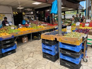 Spaghetti alle telline, fritti e porcini: una passeggiata al mercato della Montagnola di Roma