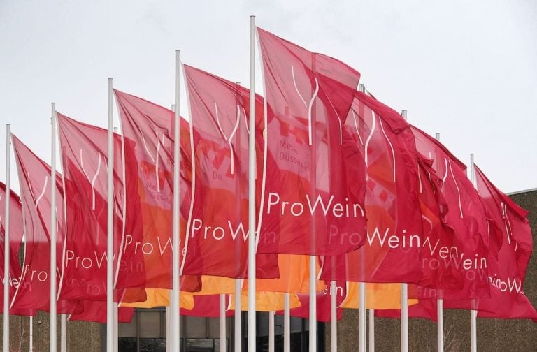 ProWein23_MK9474-2|ProWein23_BS0138-2|Las Olvidadas 2021 - De Martino|Malbec Finca Bella Vista 2019 - Achaval Ferrer|Brunello di Montalcino Diecianni Riserva 2013 - Le Chiuse|Valtellina Sup. Rocce Rosse 2016 - Ar.pe.pe|Il Bianco 2022 - Buscemi|Telti-Kuruk Reserve 2022 - Shabo|Sauvignon Blanc 2022 - Spy Valley|Le Saintes Claires Pinot Noir 2020 - Albert Mann?|Champagne Monts Âme-Migerats Extra Brut 2015 - Lacourte-Godbillon|Champagne File de Brume Brut Nature - Janeaux Robin|Jean 2016 - Quinta da Pellada|Los Tres Dones 2019 - Valdemonjas|Maria Lourdes Bianco 2021 - Carm?|Quars 2020 - Alfredo Arribas|Terra Vemella de Nin 2016 - Nin Ortiz|Materia Prima 2021 - Fritsch|Wachau Riesling Federspiel L.B. 2016 - Nikolaihof|Deidesheimer Riesling L.B. 2019 - Fusser|Pechstein Riesling GG 2017 - Reichstang Von Buhl|Riesling Trocken 2022 - Rebholz