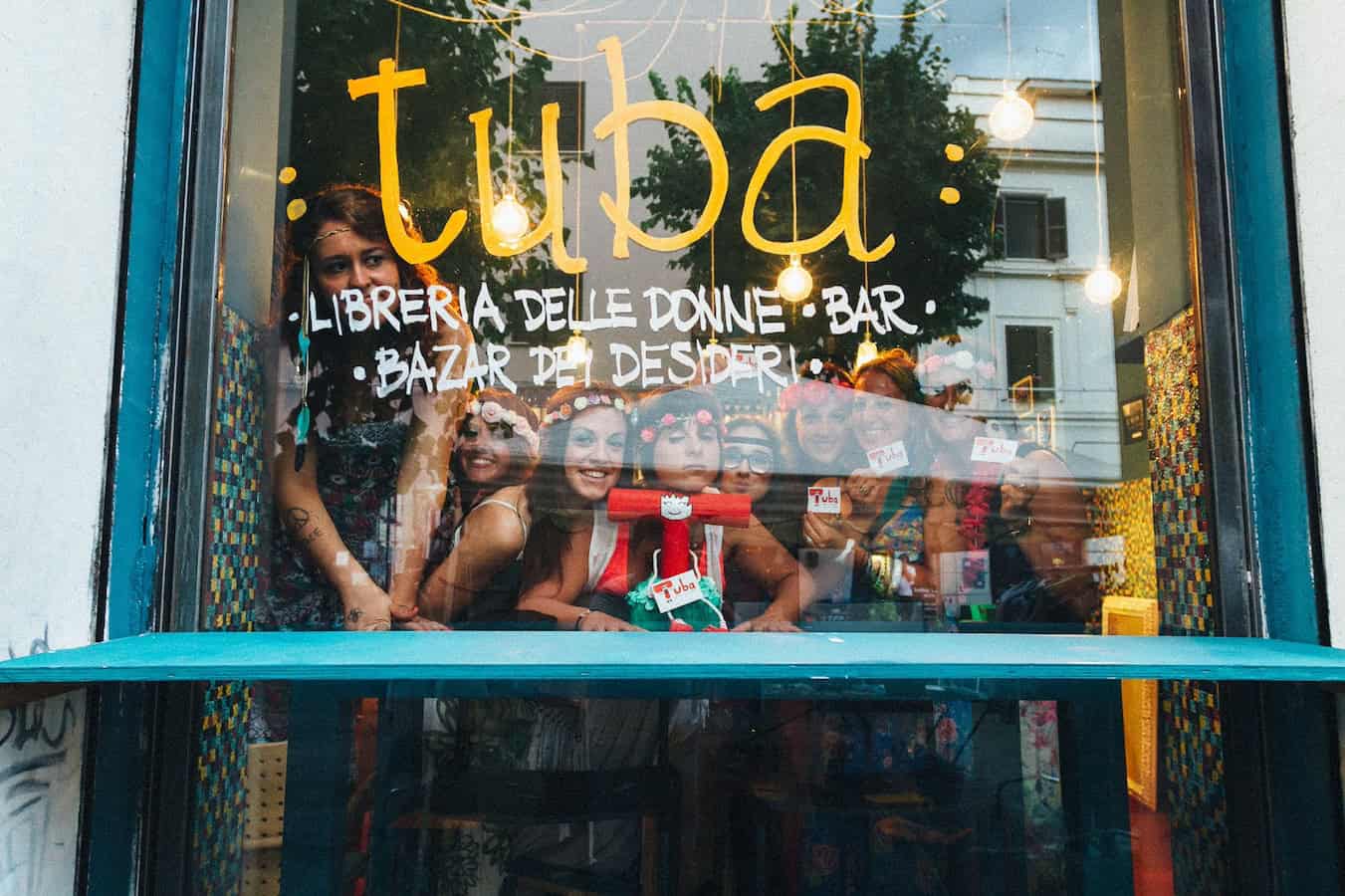 Il bar che in silenzio ha cambiato un pezzo di Roma: la storia di Tuba, presidio di civiltà e femminismo