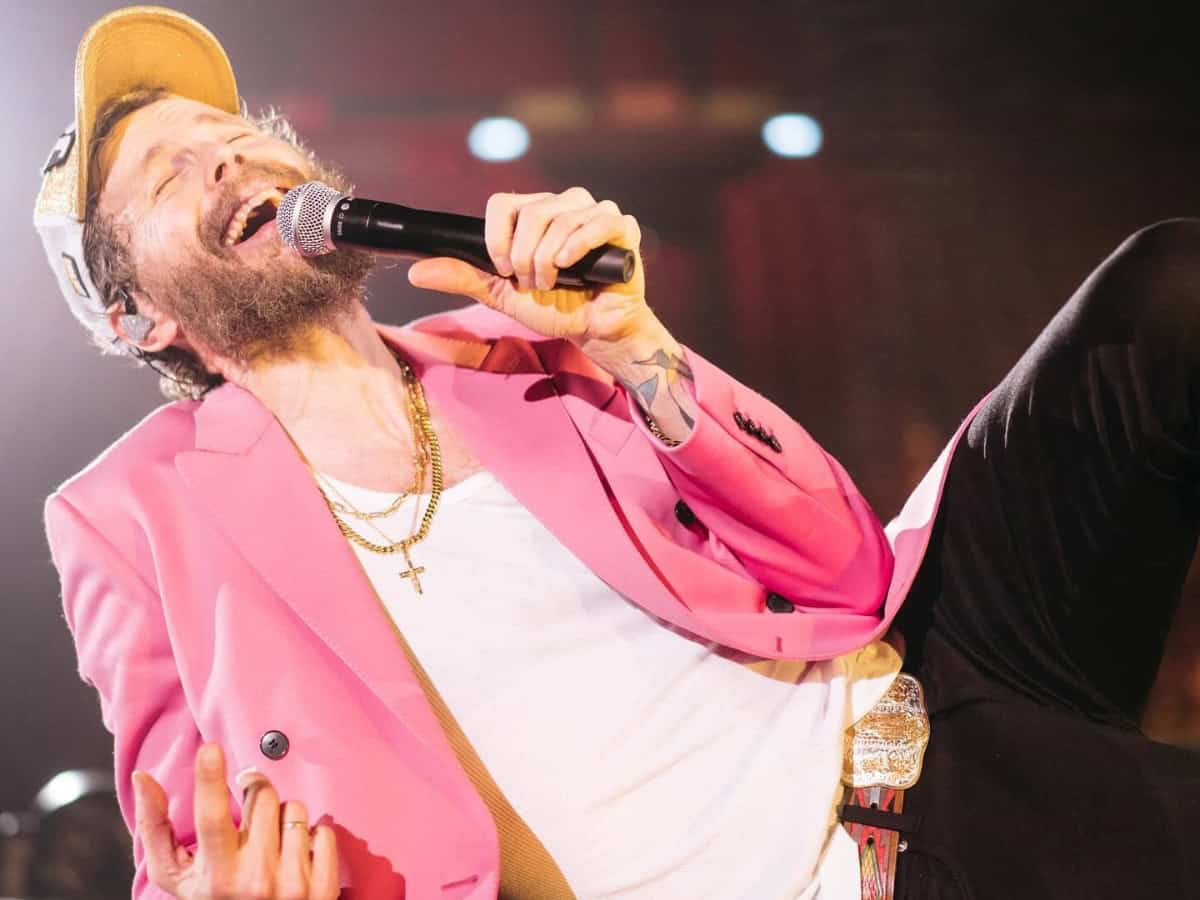 Dal glicine fritto al caffè con burro: il lato nascosto di Jovanotti, primo super ospite di Sanremo 2025