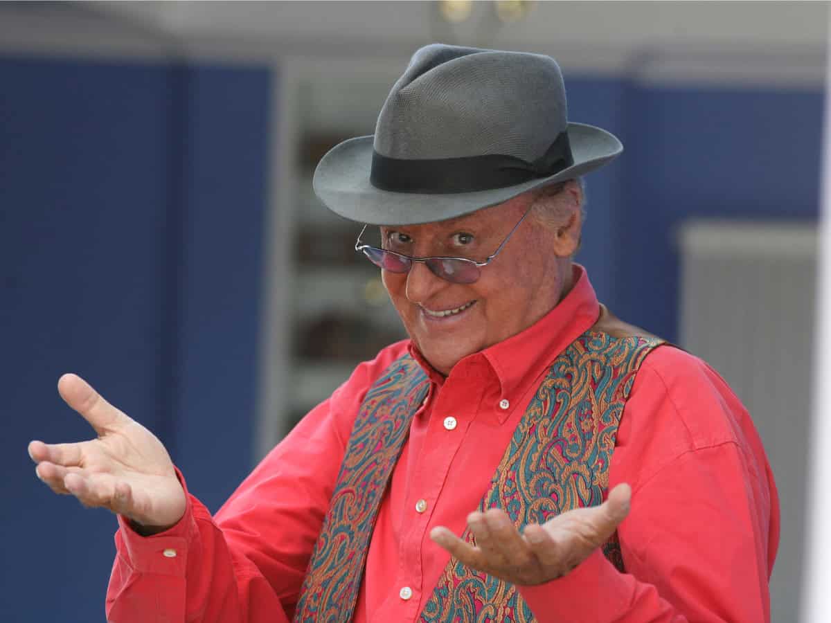 “La cucina in televisione è inflazionata, ci sono tanti bluff”. Intervista a Renzo Arbore