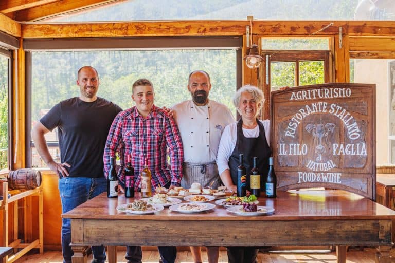 I titolari dell'agriturismo Il Filo di Paglia e del ristorante Stallato e