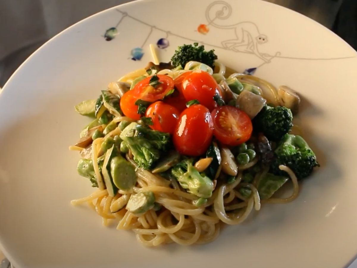 Che cos’è la pasta primavera, il piatto dal nome italiano nato negli Stati Uniti Che cos’è la pasta primavera, il piatto dal nome italiano nato negli Stati Uniti