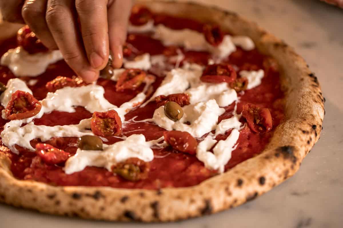 La pizzeria nascosta in una piazza di Roma ovest che ci ha stupiti