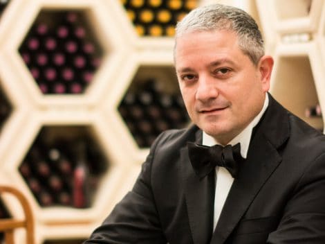 "Aprono locali con carte dei vini improvvisate. Dealcolato alla Pergola? Ci sto lavorando". Intervista a Marco Reitano