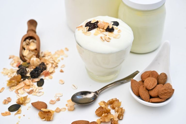 Yogurt Naturale e frutta secca