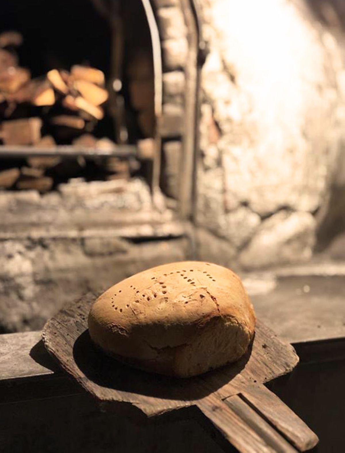 pane di Cuti cotto nel forno a legna