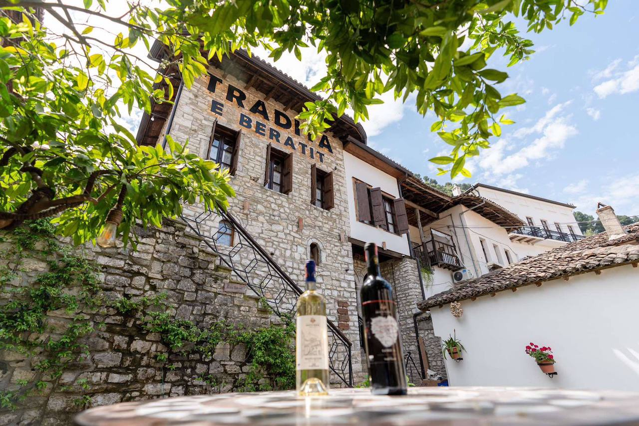 In una vecchia villa albanese c’è un ristorante che vale il viaggio In una vecchia villa albanese c’è un ristorante che vale il viaggio