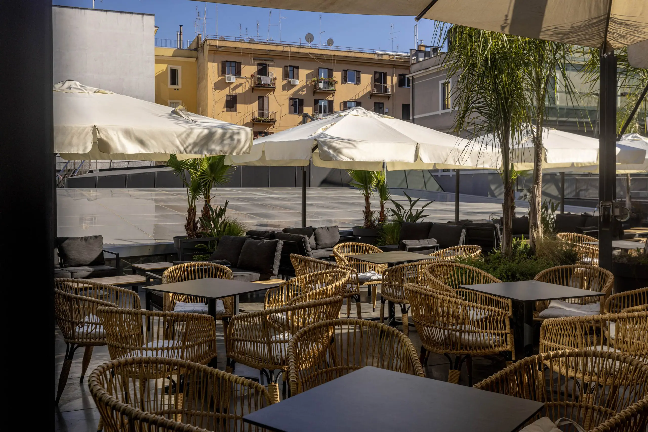 Mangiare in terrazza, dentro un museo, in un ex mattatoio: succede a Roma Mangiare in terrazza, dentro un museo, in un ex mattatoio: succede a Roma