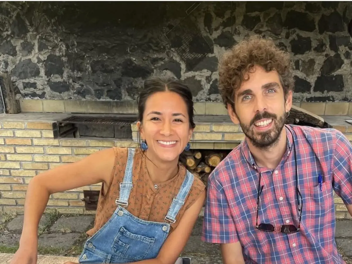 Un ingegnere e un’agronoma mollano il lavoro per produrre kombucha in un paese dell’Etna di 40 abitanti Un ingegnere e un’agronoma mollano il lavoro per produrre kombucha in un paese dell’Etna di 40 abitanti
