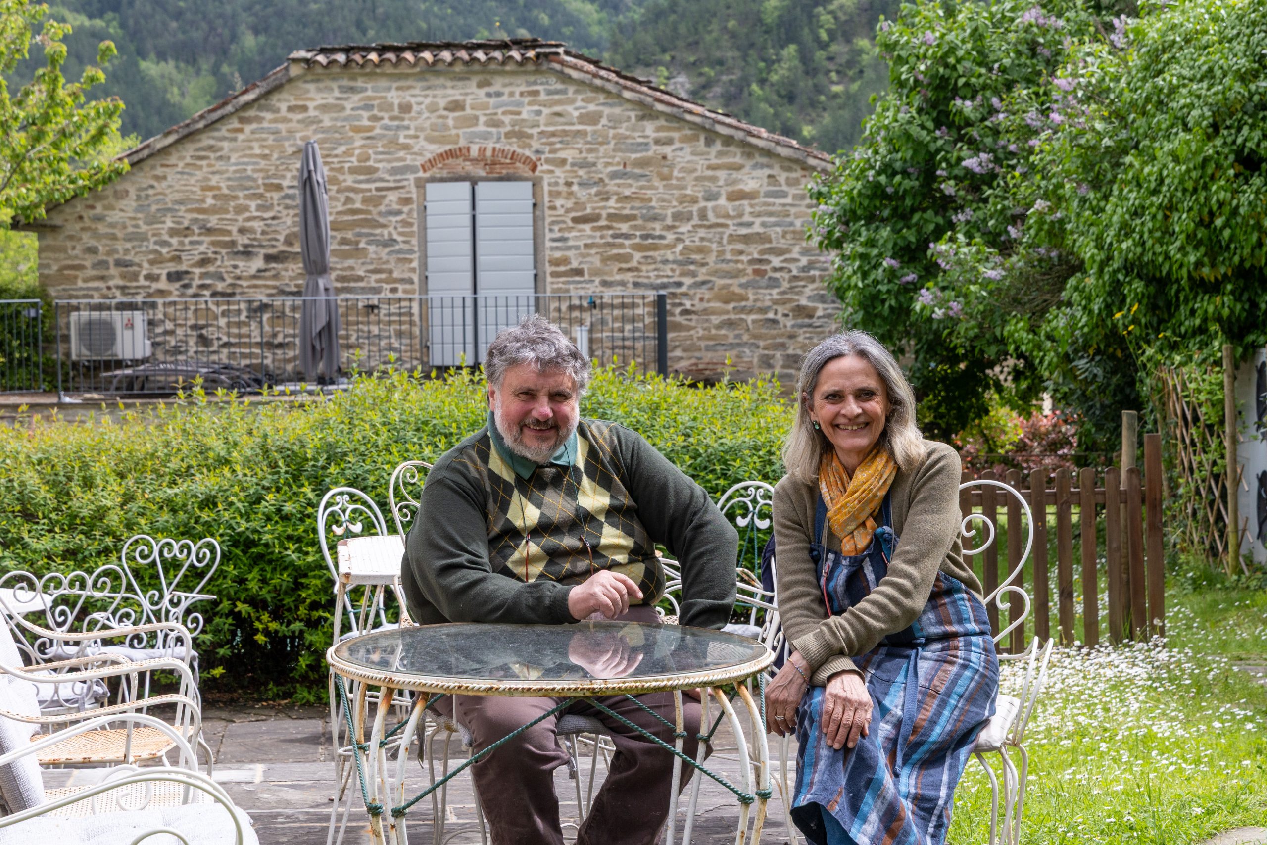In Romagna c’è un’osteria aperta in una vecchia canonica che ha tenuto in vita un borgo spopolato In Romagna c’è un’osteria aperta in una vecchia canonica che ha tenuto in vita un borgo spopolato