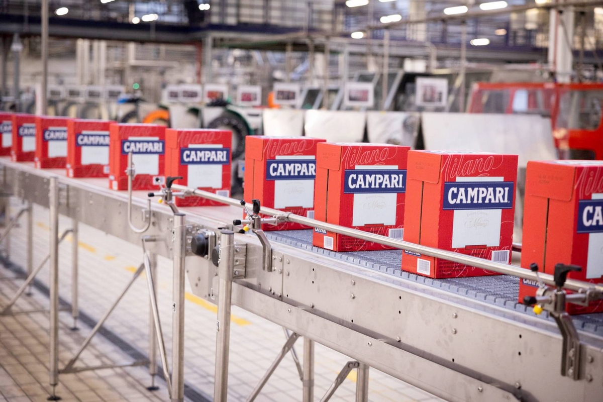 “I dazi Usa sono stati decisivi nel bilancio negativo di Campari”. Il nuovo ceo Simon Hunt commenta un inizio d’anno sotto le attese “I dazi Usa sono stati decisivi nel bilancio negativo di Campari”. Il nuovo ceo Simon Hunt commenta un inizio d’anno sotto le attese