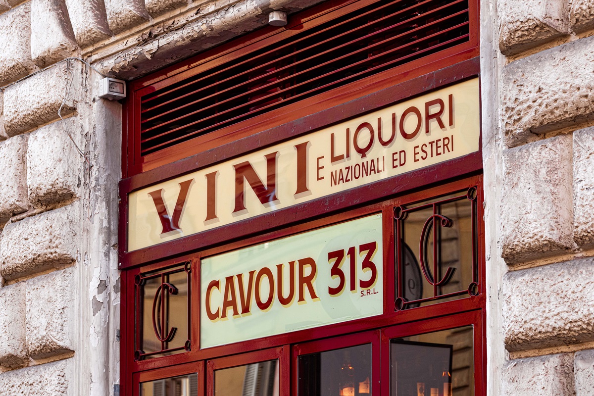 Bancone pop e ristorante fine dining. L’enoteca a due passi dal Colosseo dove si incontrano Italia e Francia Bancone pop e ristorante fine dining. L’enoteca a due passi dal Colosseo dove si incontrano Italia e Francia