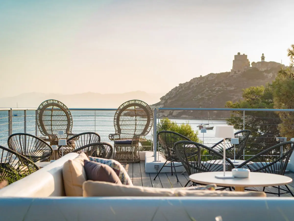 Cucina d’autore, cocktail con vista e piatti che parlano sardo: ecco la nuova meta food della costa cagliaritana Cucina d’autore, cocktail con vista e piatti che parlano sardo: ecco la nuova meta food della costa cagliaritana