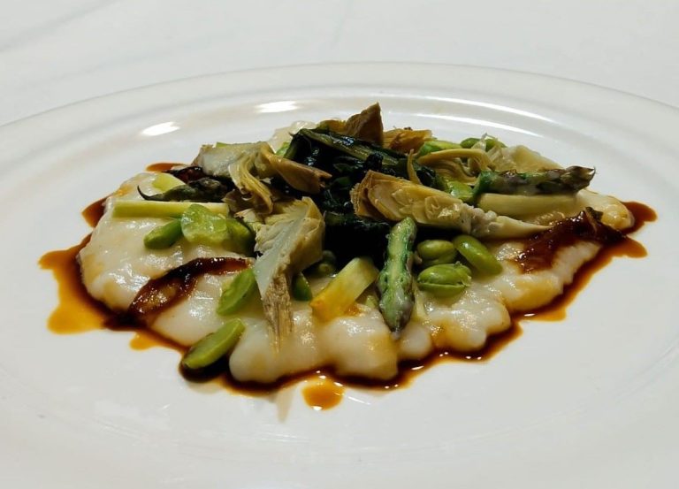 Frascarelli con fave, asparagi, piselli, agretti, carciofi di Montelupone Presidio Slow Food e sapa - Due Cigni di Montecosaro (MC)
