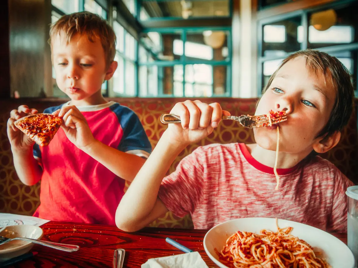 È un paese per vecchi anche in trattoria: perché vietare i ristoranti ai bambini è semplicemente incivile È un paese per vecchi anche in trattoria: perché vietare i ristoranti ai bambini è semplicemente incivile