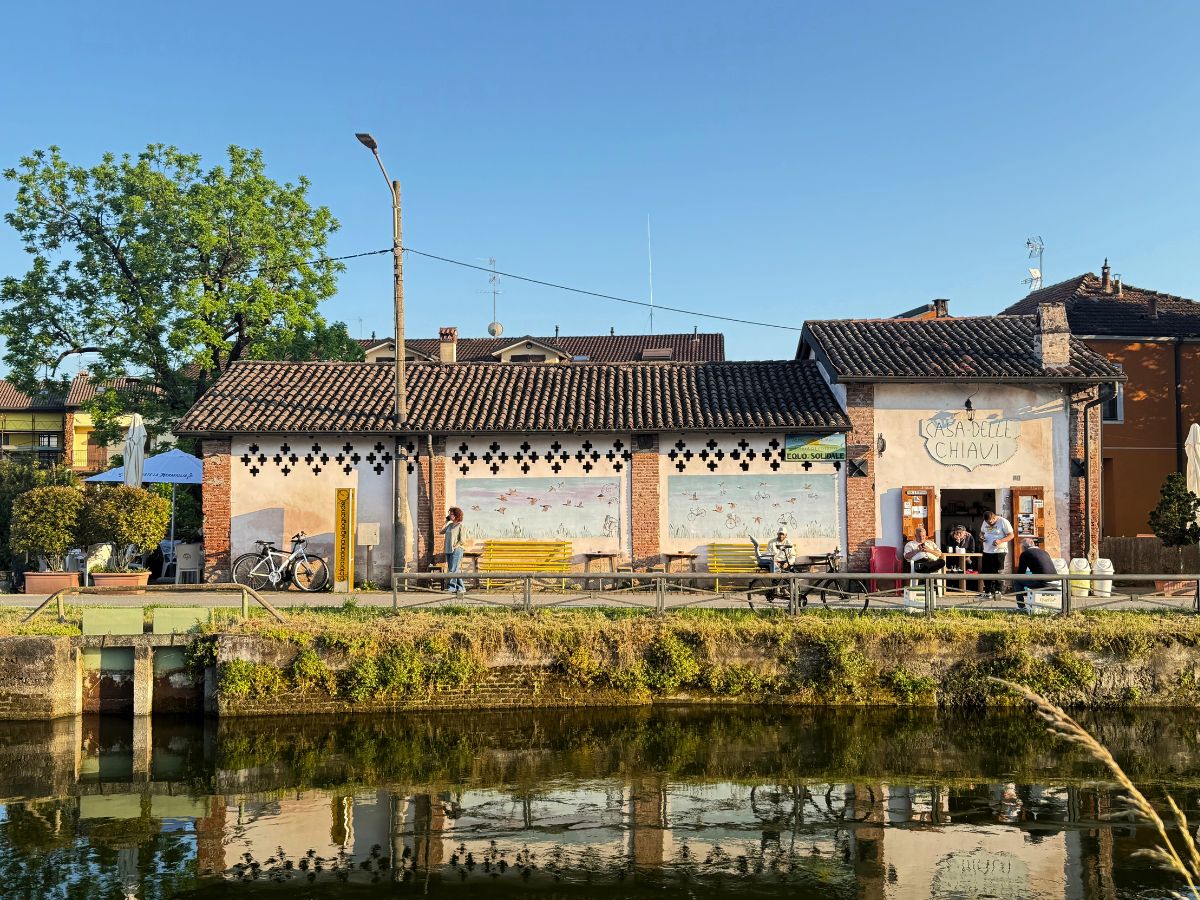 Il punto di ristoro sul Naviglio che tutti i ciclisti amano tenere nascosto Il punto di ristoro sul Naviglio che tutti i ciclisti amano tenere nascosto