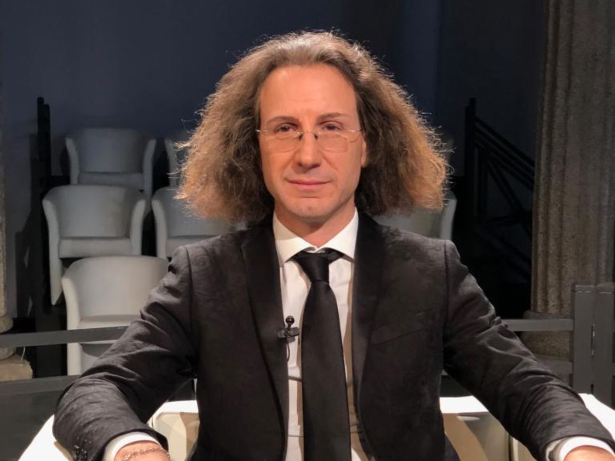 Le diete bizzarre e le promesse anti cancro di Adriano Panzironi, il “guru” tv condannato a quasi tre anni di carcere Le diete bizzarre e le promesse anti cancro di Adriano Panzironi, il “guru” tv condannato a quasi tre anni di carcere