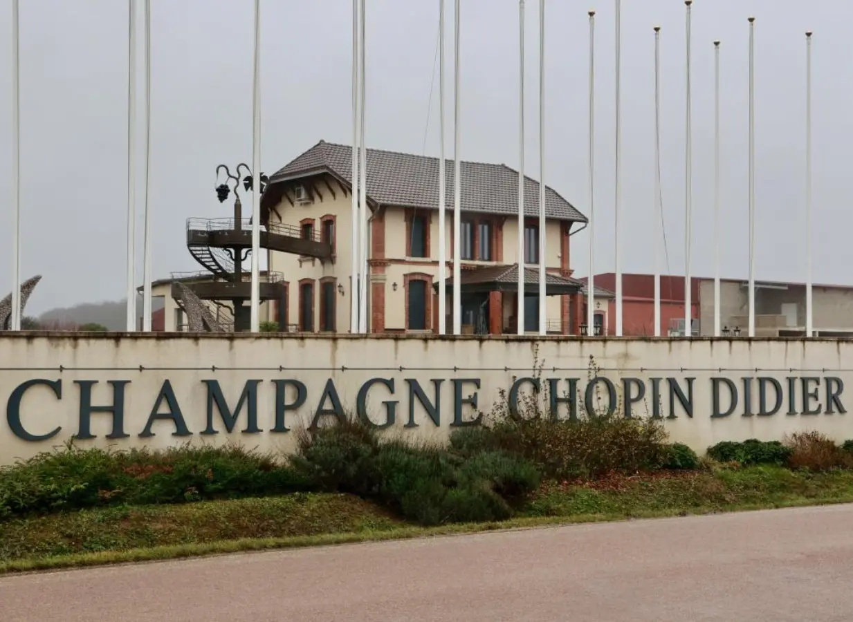 Frode in Champagne, il viticoltore Didier Chopin rischia quattro anni di carcere. Si indaga anche su violenze sessuali Frode in Champagne, il viticoltore Didier Chopin rischia quattro anni di carcere. Si indaga anche su violenze sessuali