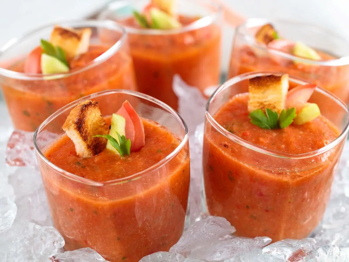 Preparare (e bere) un gazpacho come in Andalusia Preparare (e bere) un gazpacho come in Andalusia