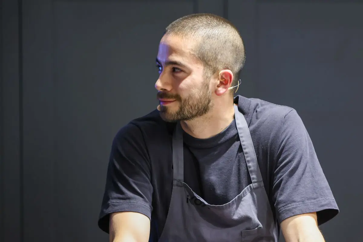 “Cucinare è portare fuori chi sei” Jeremy Chan alla 50 Best: anatomia del sapore come atto emotivo e irripetibile “Cucinare è portare fuori chi sei” Jeremy Chan alla 50 Best: anatomia del sapore come atto emotivo e irripetibile