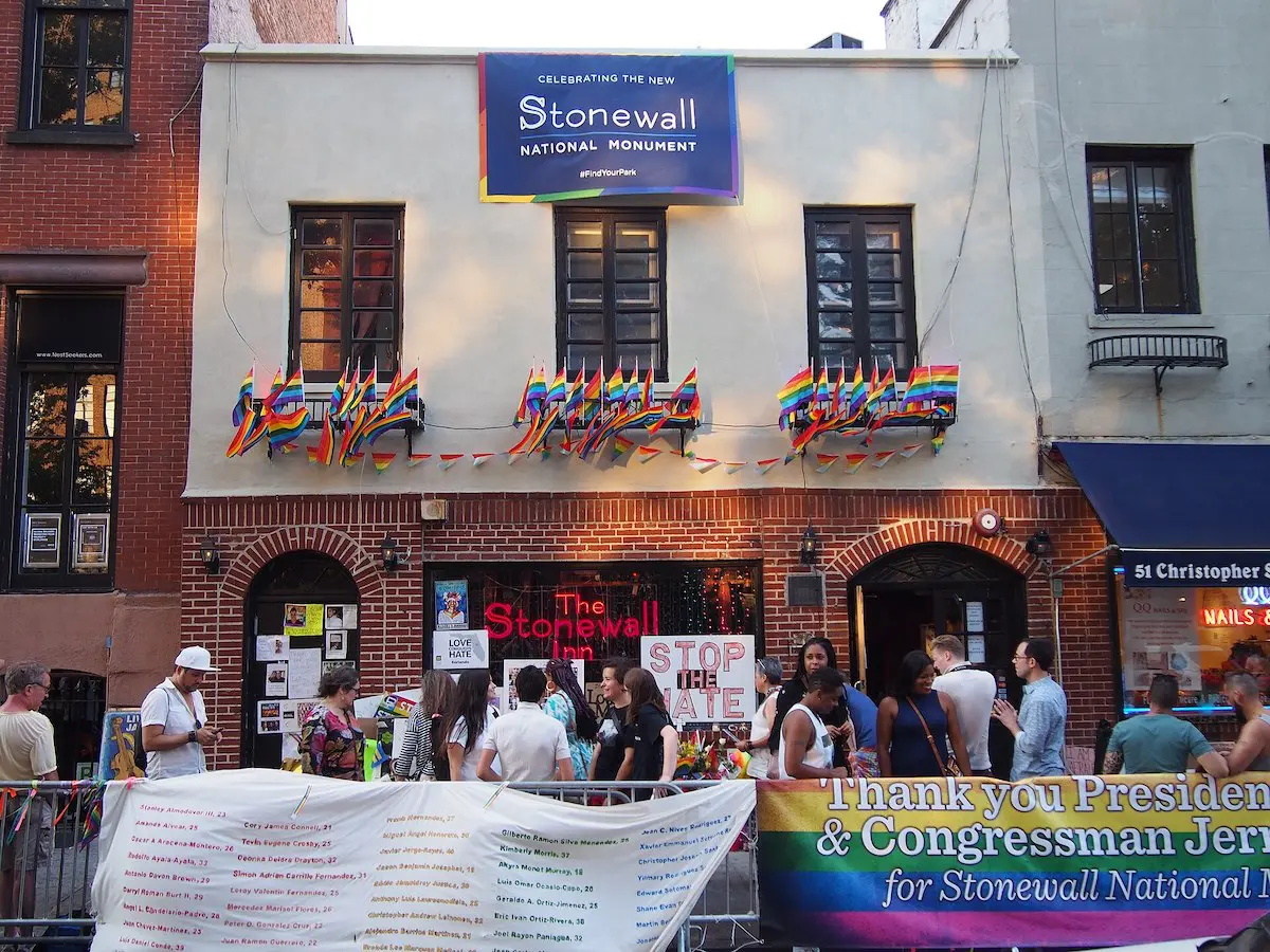 Il lato LGBTQ+ della cucina: dai brunch drag ai bar transfemministi, storie di attivismo e identità Il lato LGBTQ+ della cucina: dai brunch drag ai bar transfemministi, storie di attivismo e identità