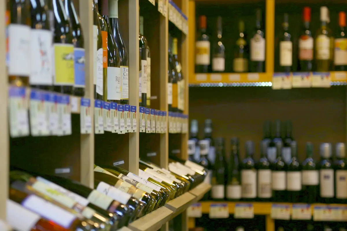 Il dilemma: meglio mostrare prima la bottiglia o il prezzo? Ecco cosa insegna il neuropricing a chi vende vino Il dilemma: meglio mostrare prima la bottiglia o il prezzo? Ecco cosa insegna il neuropricing a chi vende vino