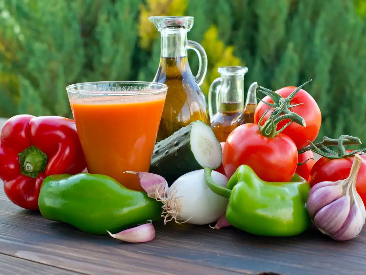 gazpacho da bere con ingredienti rid2.jpeg