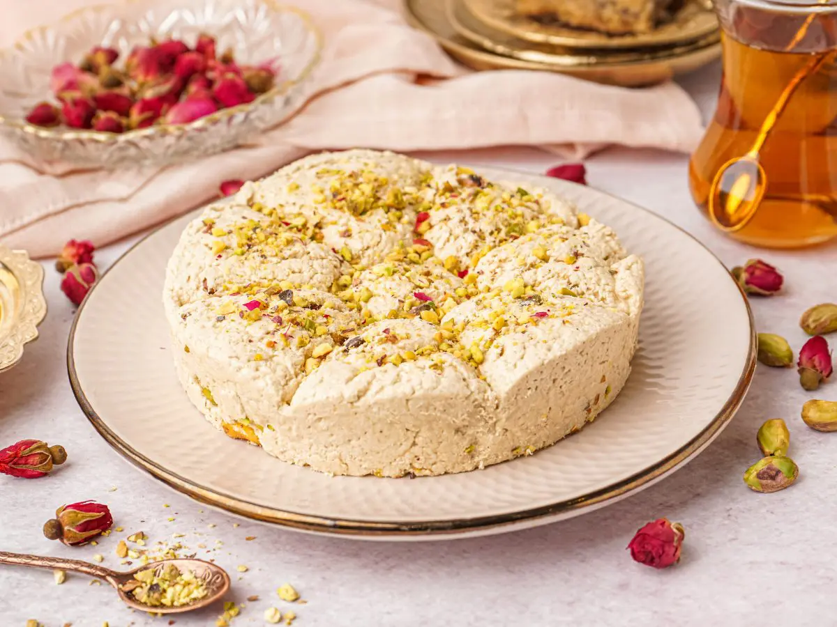Che cos’è l’halva, il dolce antico che in Italia viene prodotto solo da un laboratorio artigianale Che cos’è l’halva, il dolce antico che in Italia viene prodotto solo da un laboratorio artigianale