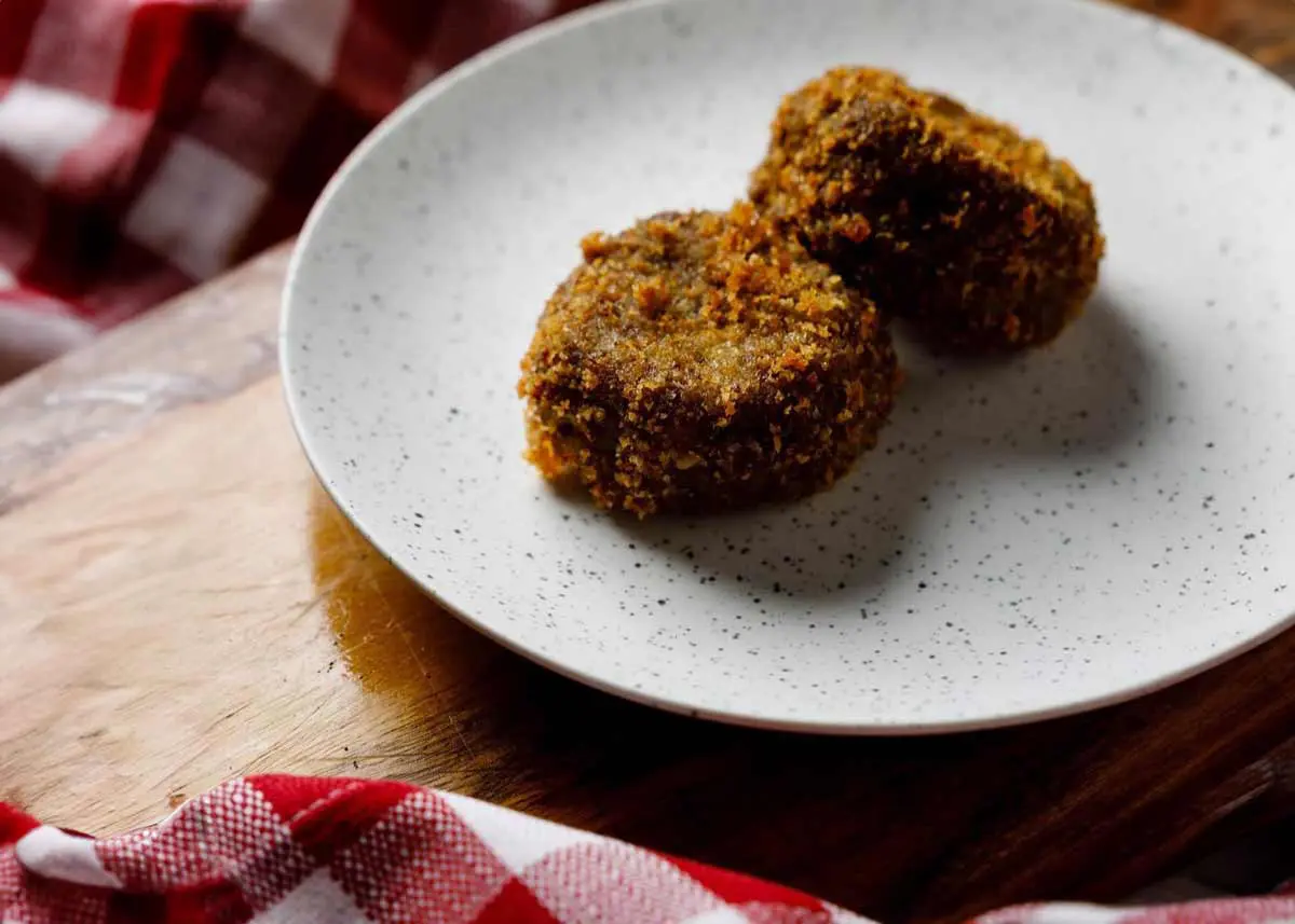 La migliore polpetta di bollito di Roma in un piccolo paradiso nascosto nella bolgia di Trastevere La migliore polpetta di bollito di Roma in un piccolo paradiso nascosto nella bolgia di Trastevere