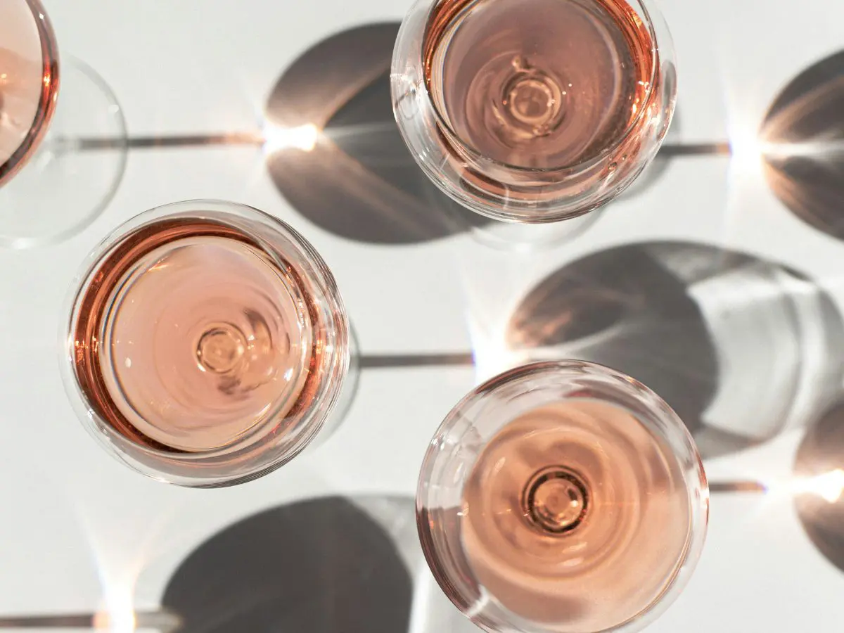 Il sake rosé è qui per restare: ecco come sta crescendo il silenzioso trend del distillato nipponico Il sake rosé è qui per restare: ecco come sta crescendo il silenzioso trend del distillato nipponico
