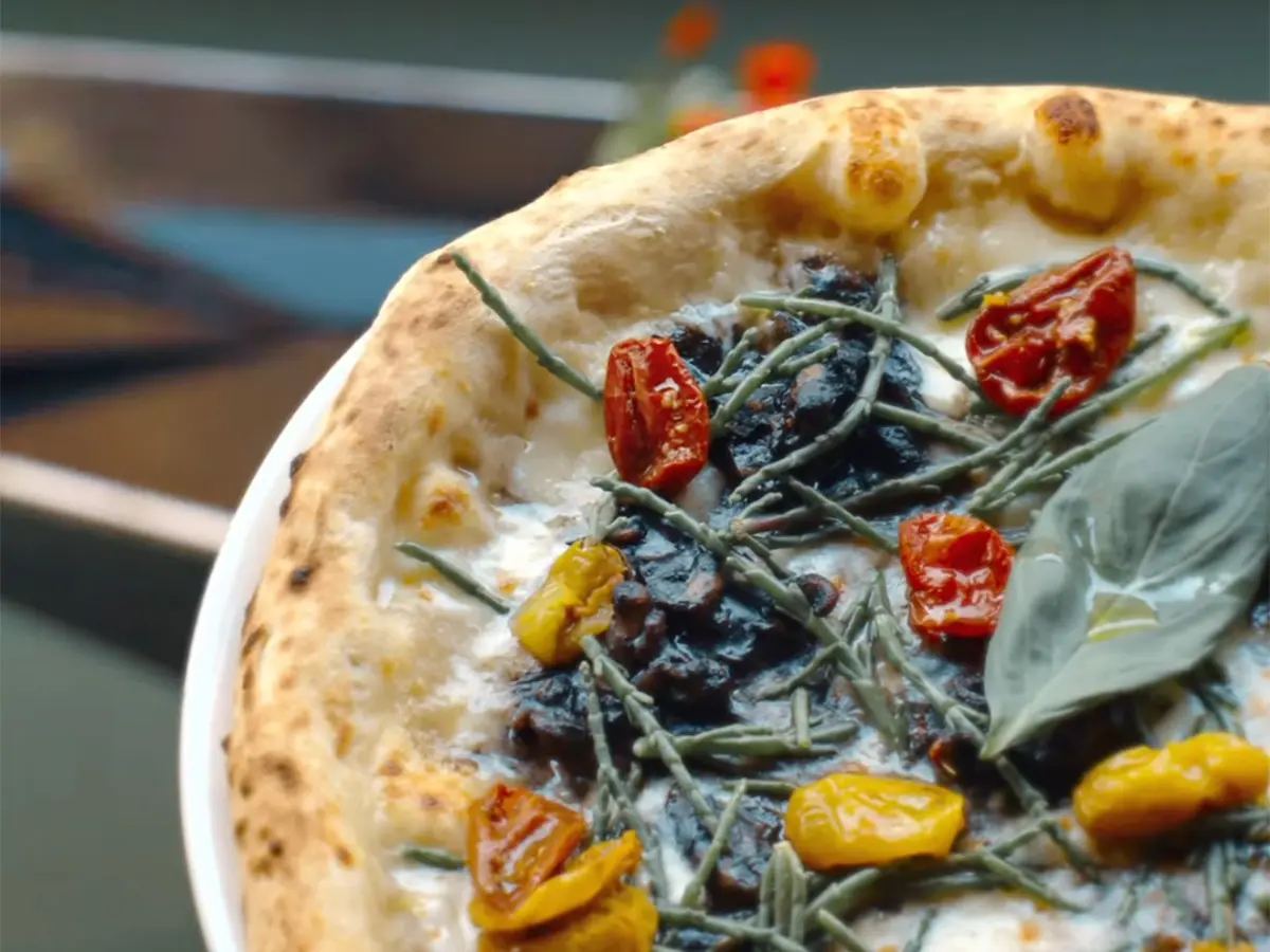 Il locale veneziano che ha portato la (grande) pizza nel ghetto più antico d’Europa Il locale veneziano che ha portato la (grande) pizza nel ghetto più antico d’Europa