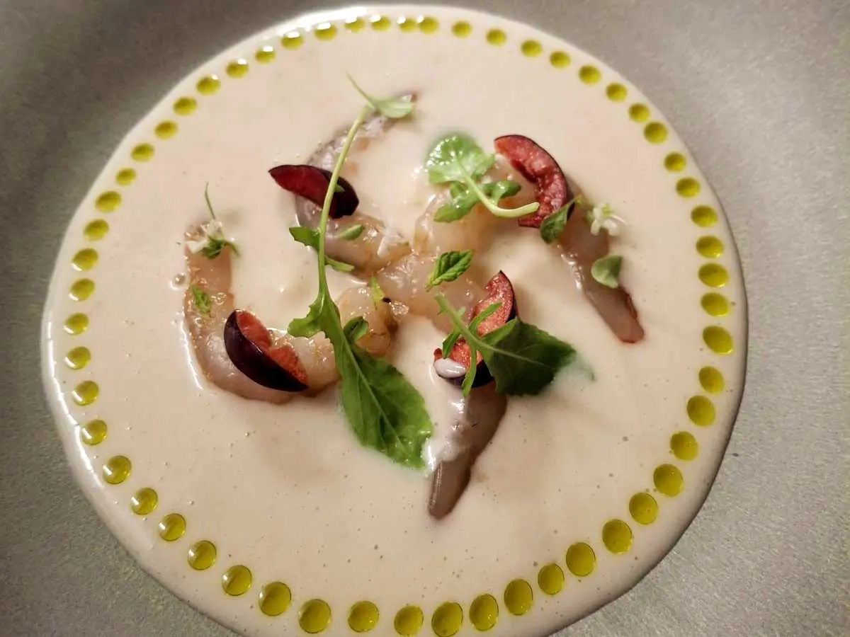 Ajo blanco. Piatto del ristorante Sentiero all'Isola d'Elba