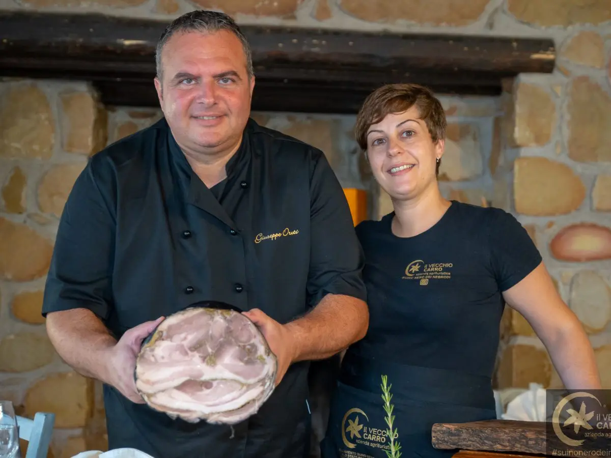 Una delle migliori porchette d’Italia la serve un camioncino siciliano. La storia del Vecchio Carro Una delle migliori porchette d’Italia la serve un camioncino siciliano. La storia del Vecchio Carro