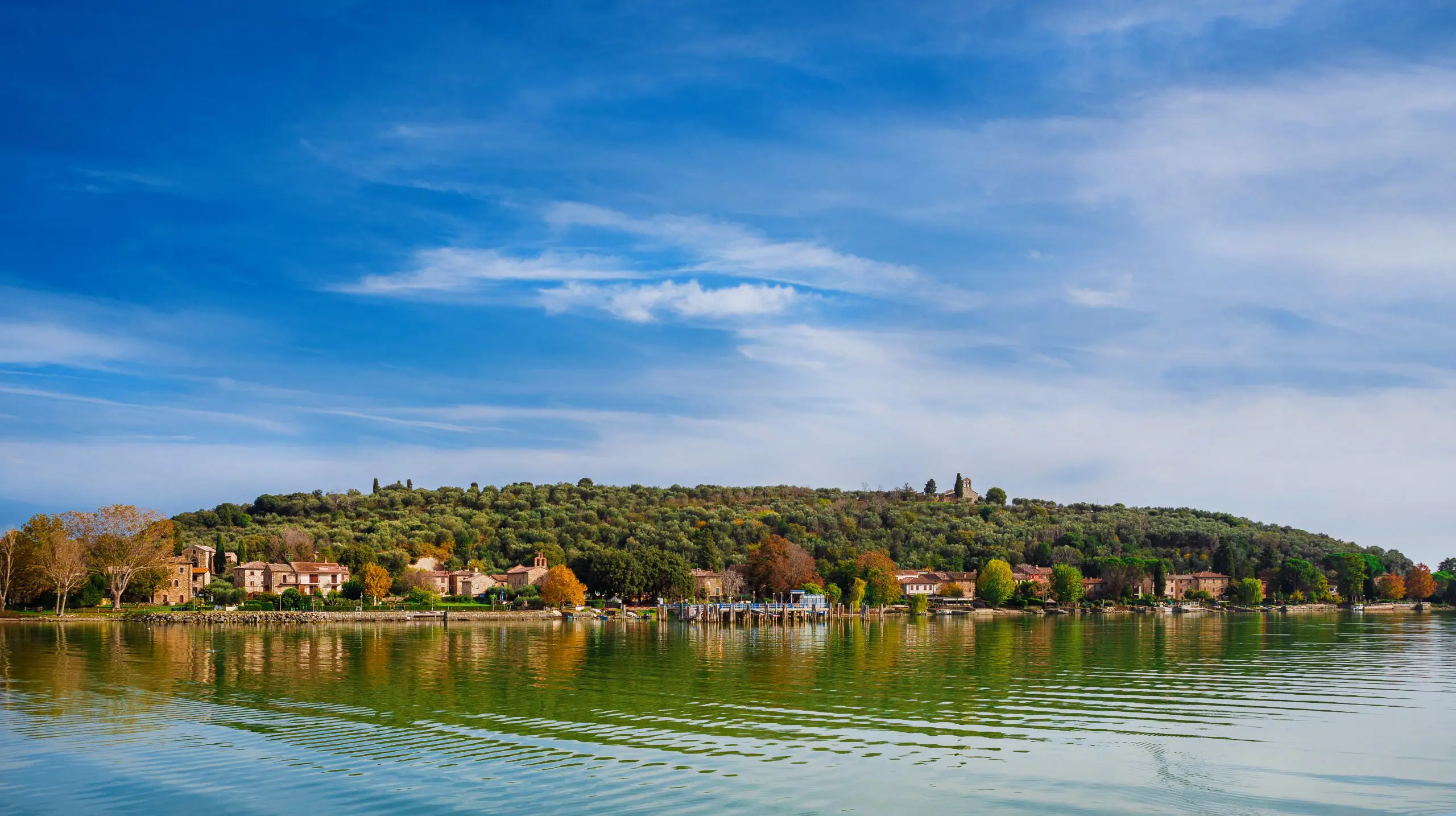 Piccolo viaggio nell’isola del Trasimeno abitata da sole nove persone
