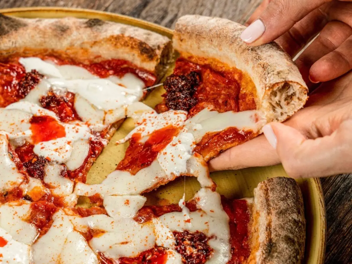 C’è una grande pizzeria sul Lago di Garda nata in un’antica falegnameria C’è una grande pizzeria sul Lago di Garda nata in un’antica falegnameria