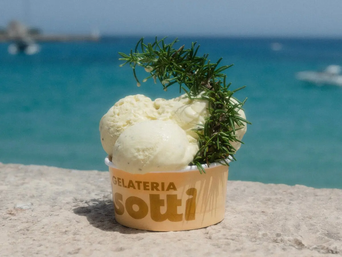 La storia del dj salentino che fa il gelato nel comune più a est d’Italia La storia del dj salentino che fa il gelato nel comune più a est d’Italia