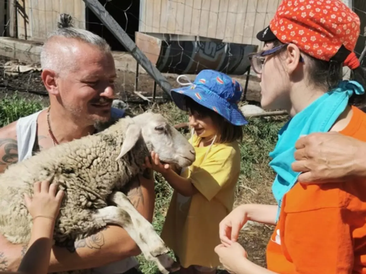 La fattoria di montagna dove i bambini imparano a produrre formaggi La fattoria di montagna dove i bambini imparano a produrre formaggi