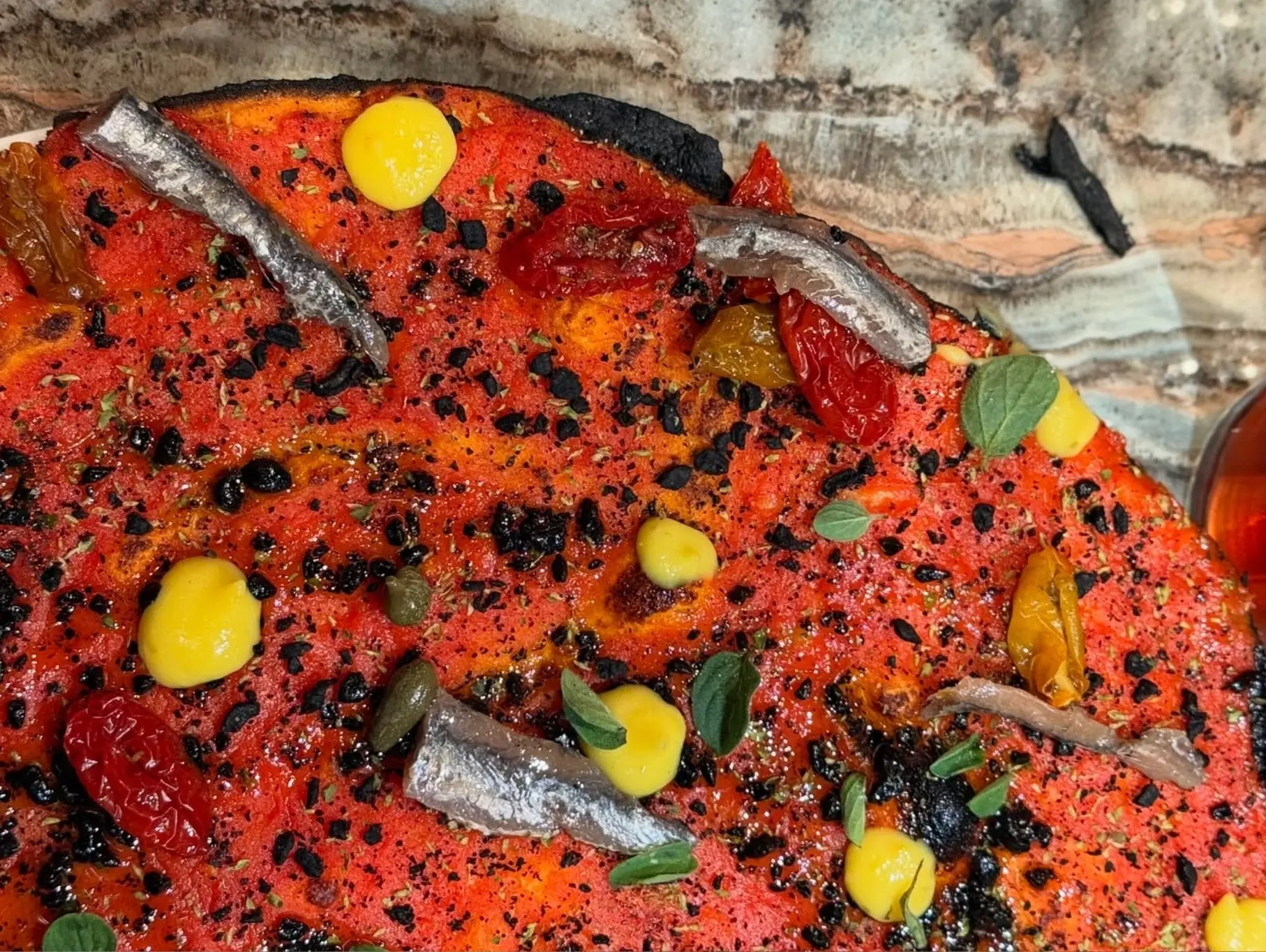 Luca Pezzetta apre a Milano Futura Pizzeria, ancora tonde romane d’autore sotto alla Madonnina