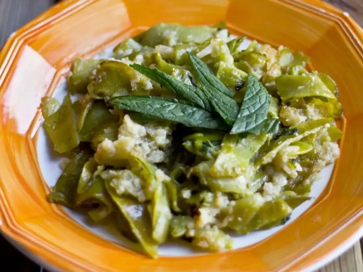Che cos’è la sauza, il piatto di recupero che racconta la cucina contadina calabrese Che cos’è la sauza, il piatto di recupero che racconta la cucina contadina calabrese