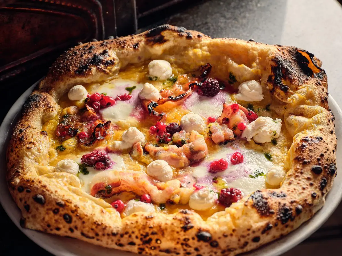 A Molfetta un giovane pizzaiolo ha trasformato una vecchia pizzeria di famiglia in una grande meta A Molfetta un giovane pizzaiolo ha trasformato una vecchia pizzeria di famiglia in una grande meta