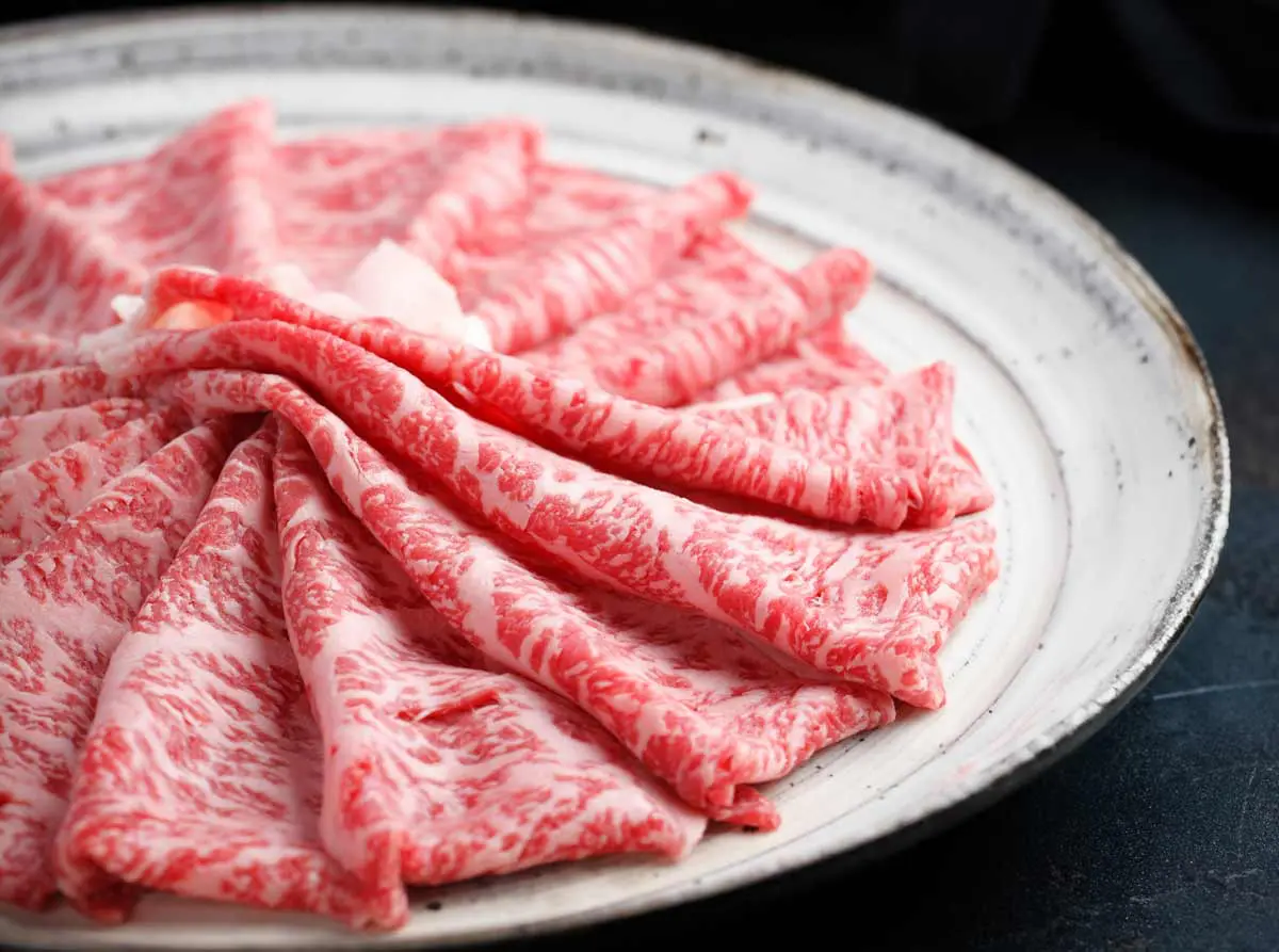 Vietata per mille anni. Storia del prezioso e grassissimo wagyu che dal Giappone ha conquistato il mondo Vietata per mille anni. Storia del prezioso e grassissimo wagyu che dal Giappone ha conquistato il mondo