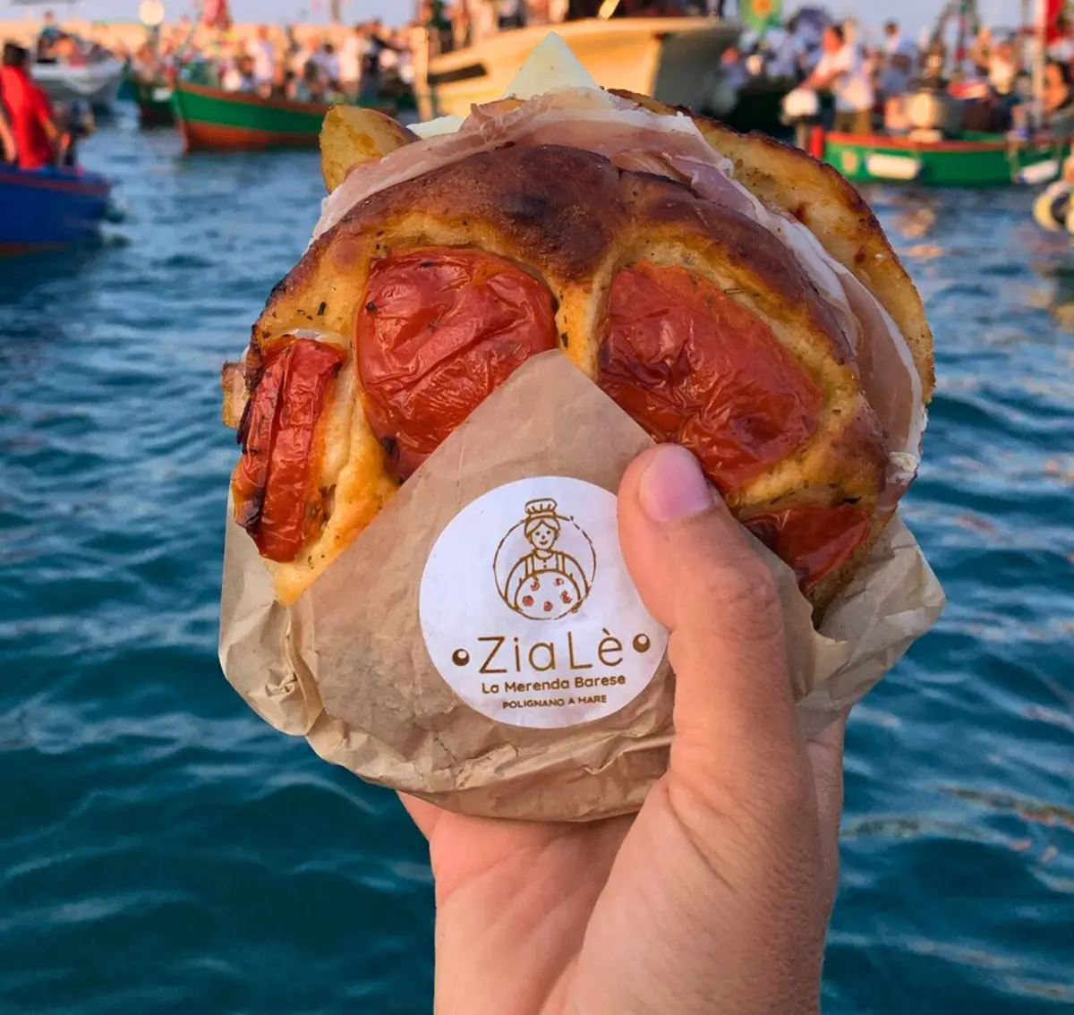 La manager che ha mollato tutto per aprire una focacceria fantastica a Polignano a Mare La manager che ha mollato tutto per aprire una focacceria fantastica a Polignano a Mare