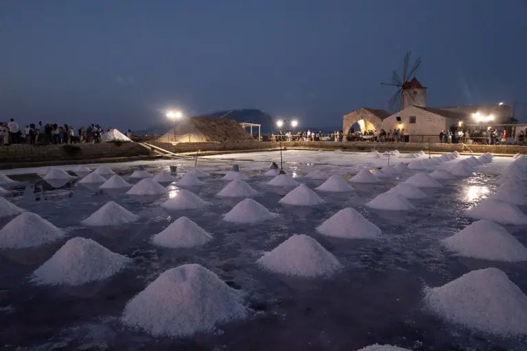 Saline Culcasi di notte