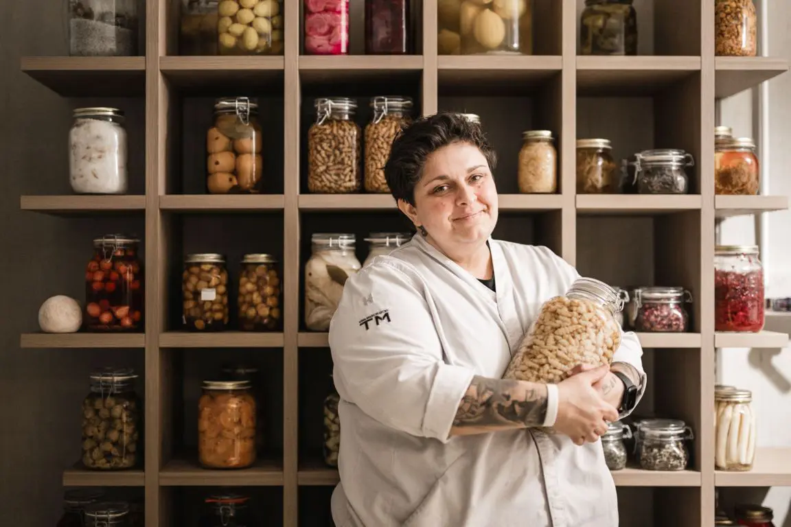 La chef tornata in Alto Adige per aprire il suo ristorante con i piatti di nonna Rosa La chef tornata in Alto Adige per aprire il suo ristorante con i piatti di nonna Rosa